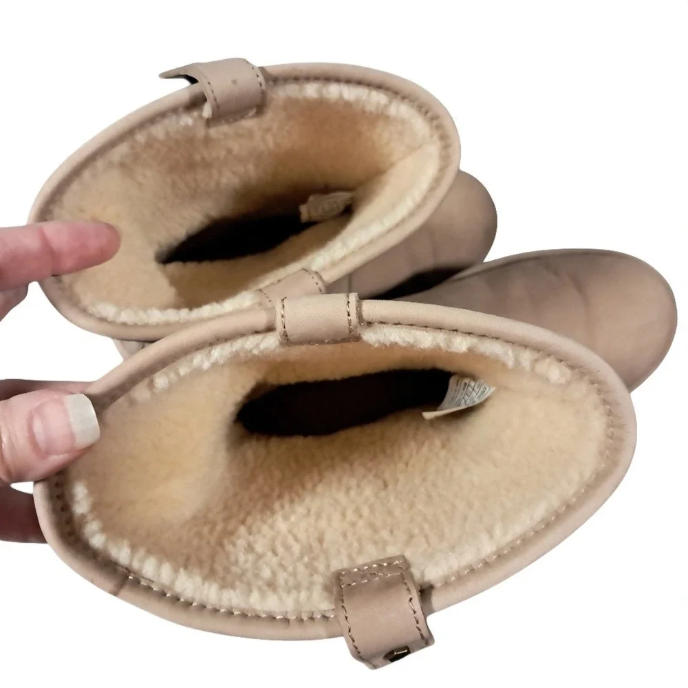 UGG Australia Women's Sheepskin Lined Boots‎ Size 9